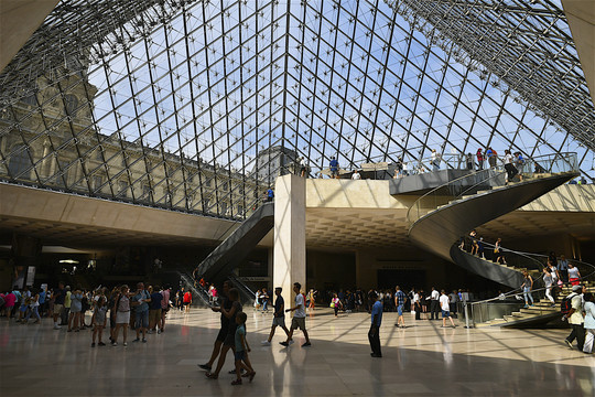 法国巴黎卢浮宫博物馆内部