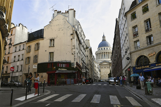 法国巴黎拉丁区街和万神殿