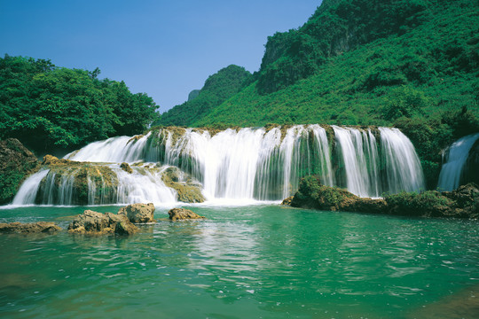桂林山水瀑布
