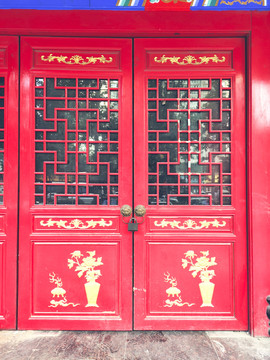 中式镂空雕花门