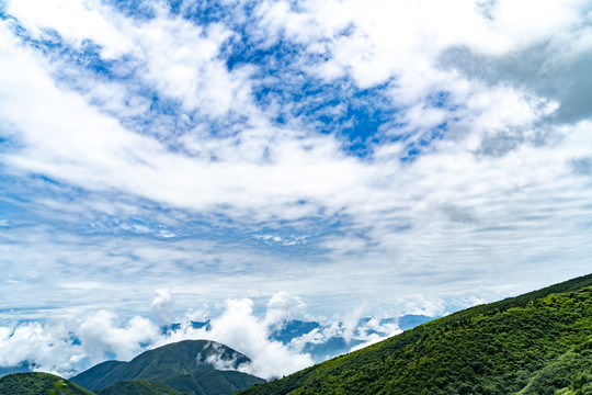 川西高原高山云海蓝天白云