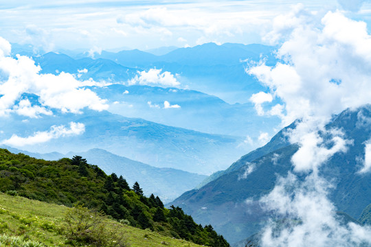 川西高原高山云海蓝天白云