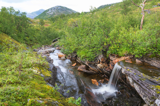 挪威夏季的小瀑布