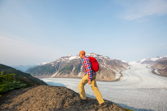 加拿大山区徒步旅行者