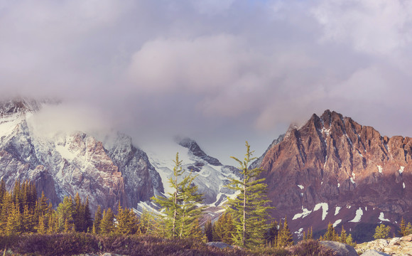 加拿大落基山脉风景如画的山景