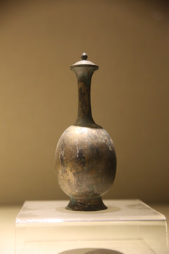 庆山寺地宫文物鎏银长颈瓶