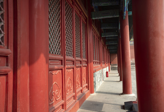 故宫红色门窗走廊