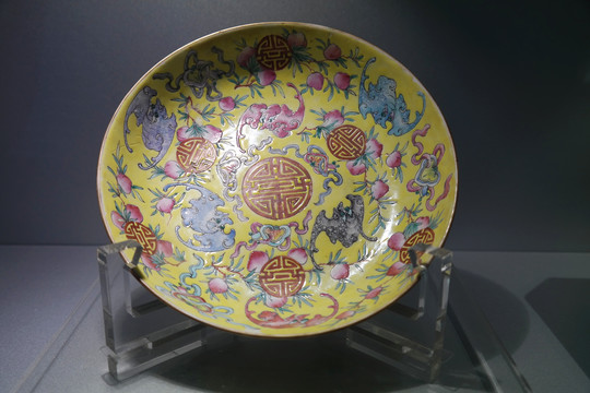 古代陶瓷盘子
