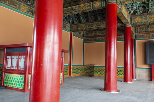 北京故宫太和门红漆木柱