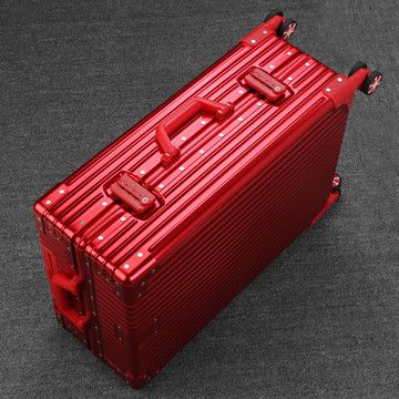 红色旅行箱