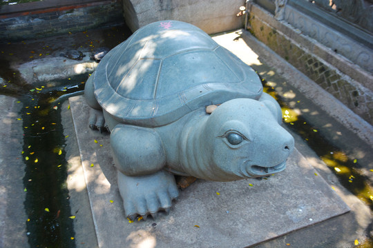 乌龟石像