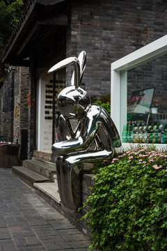 成都宽窄巷子砖文化墙雕塑兔子