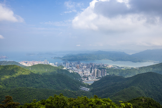 深圳市梧桐山脚下盐田区全貌