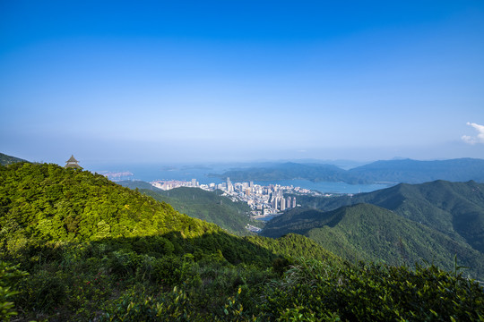 滨海大山中远眺深圳市盐田区