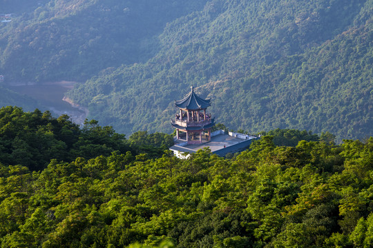 深圳市梧桐山间凉亭