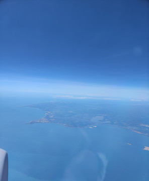 俯拍山川海洋