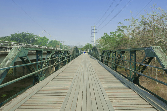 二战桥桥面