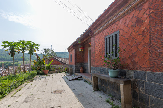 中国传统古建筑红色砖墙外景