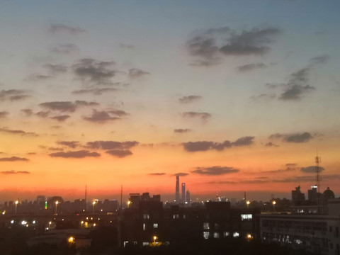 日落远眺上海地标建筑