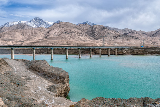 青海格尔木雪水河大桥