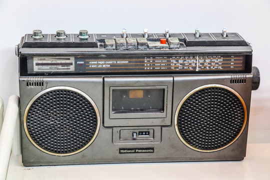 七八十年代老收音机