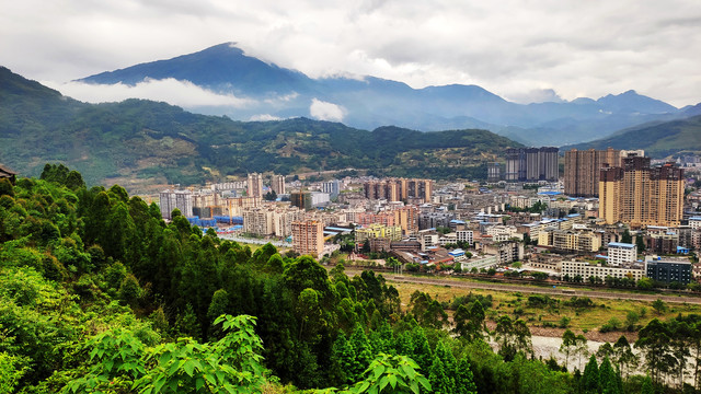 荥经县城