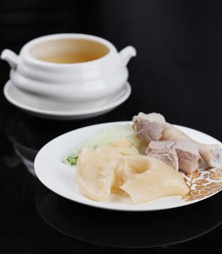菜胆炖花胶汤