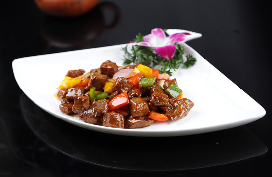 黑椒汁牛肉粒