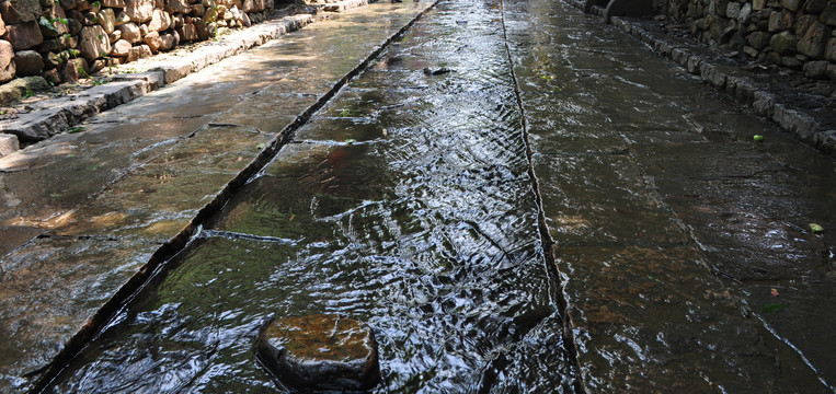 泉水村街