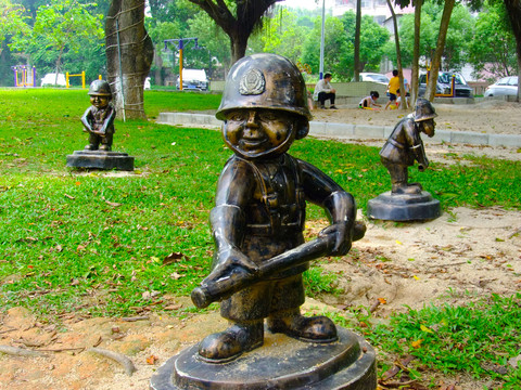 小战士塑像