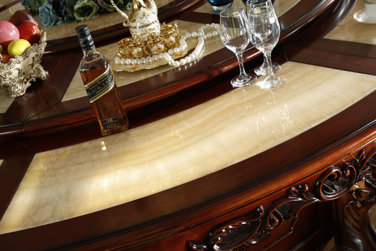 美式实木餐桌桌面餐具细节