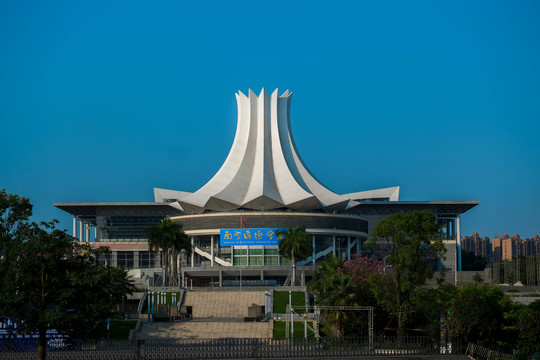 广西南宁国际会展中心蓝纯净背景