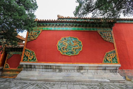 北京故宫太极殿前云龙纹琉璃影壁