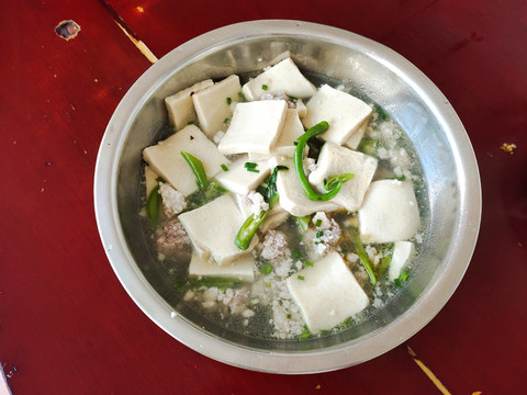 一盆猪肉丸炖千叶豆腐