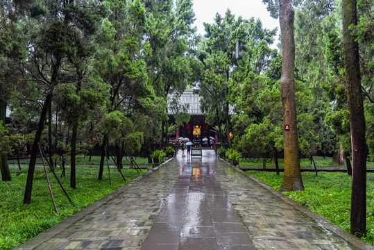 雨天游成都武侯祠