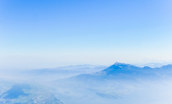 云雾群山