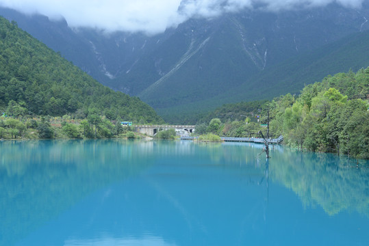 蓝月谷