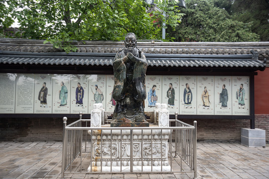 北京孔庙国子监孔子雕像