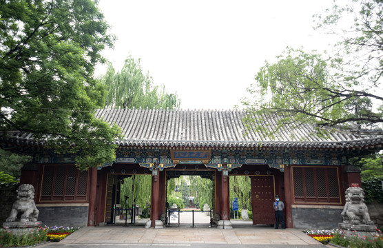 北京大学西门