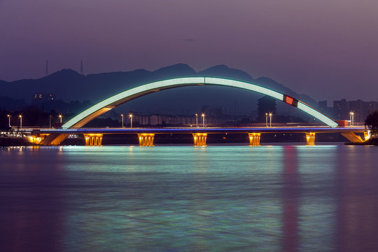 信阳彩虹桥夜景
