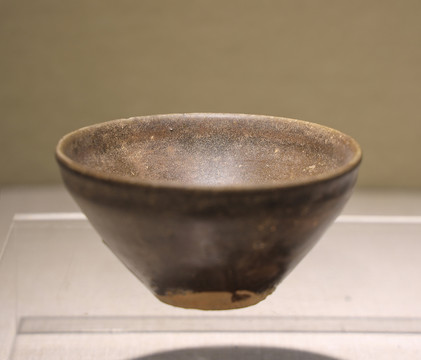 衡山窑黑釉瓷碗