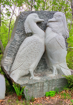 秋沙鸭雕塑