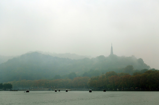 西湖雨景