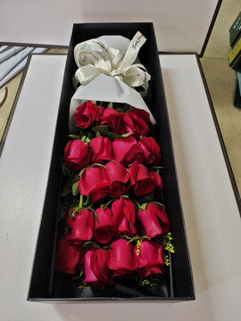 玫瑰花与礼盒