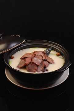 鹿肉炖甲鱼