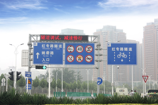 道路龙门架