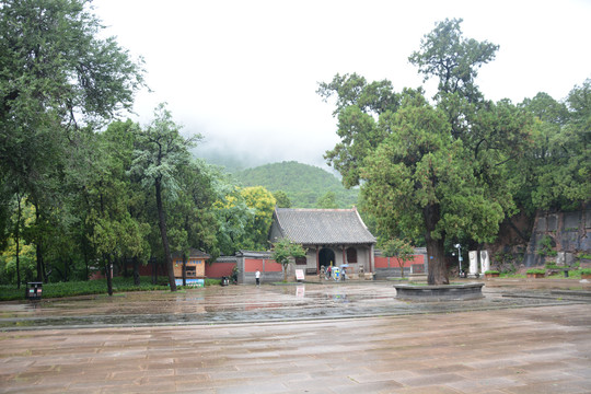 灵岩寺外门