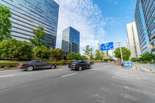 浙江宁波摩天大楼和城市道路