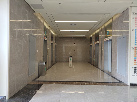 医院电梯间与走廊