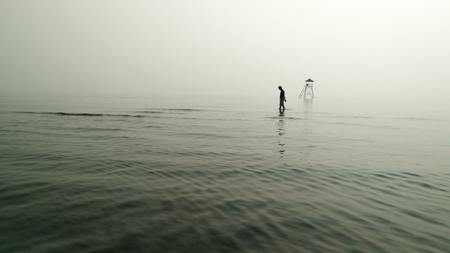黑白灰海面